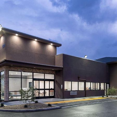 Ramada By Wyndham Modesto Yosemite Area Hotel Eksteriør billede