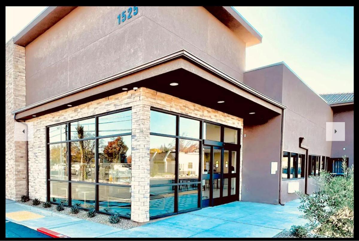 Ramada By Wyndham Modesto Yosemite Area Hotel Eksteriør billede