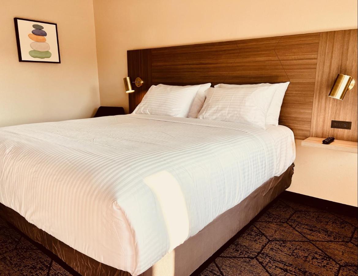 Ramada By Wyndham Modesto Yosemite Area Hotel Eksteriør billede