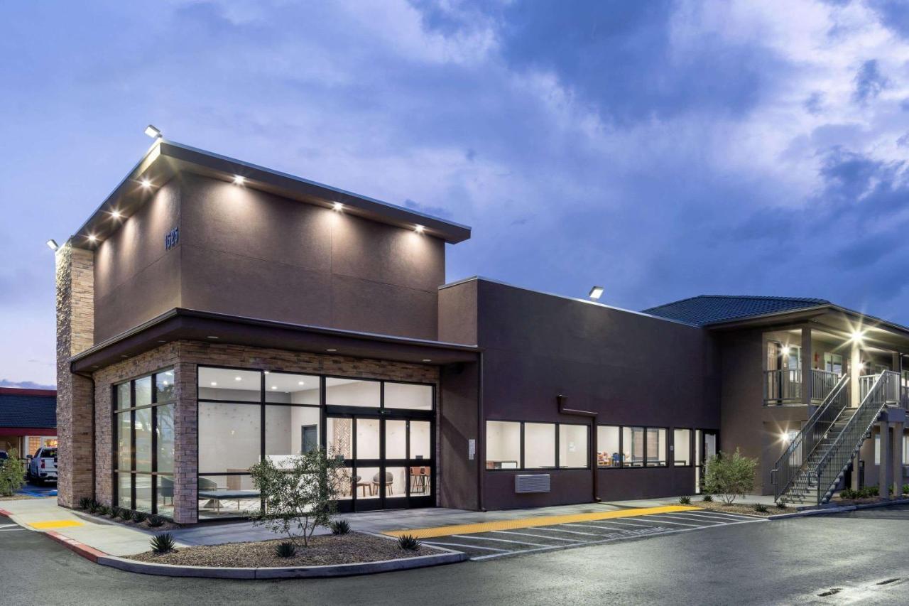 Ramada By Wyndham Modesto Yosemite Area Hotel Eksteriør billede