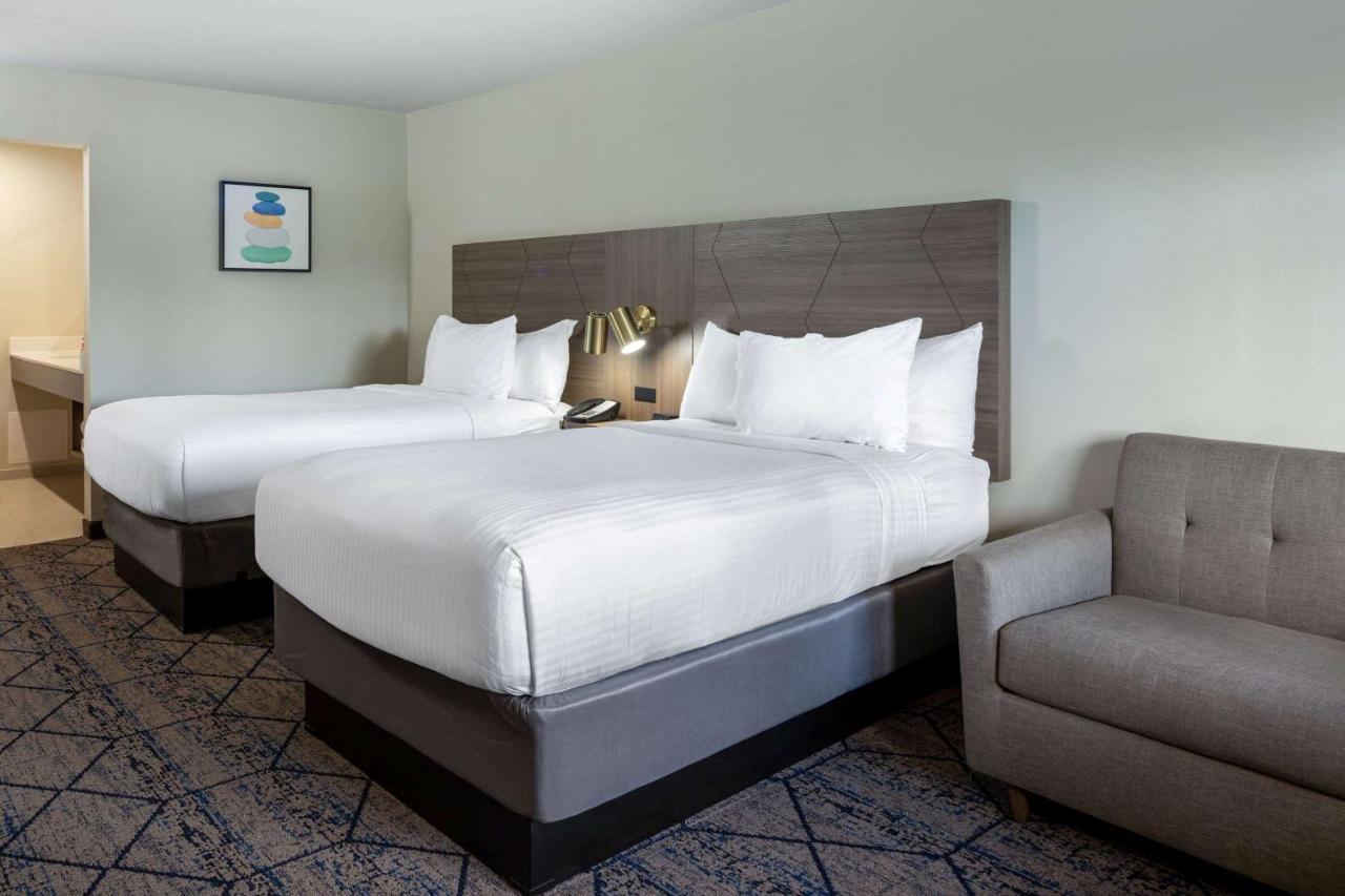 Ramada By Wyndham Modesto Yosemite Area Hotel Eksteriør billede