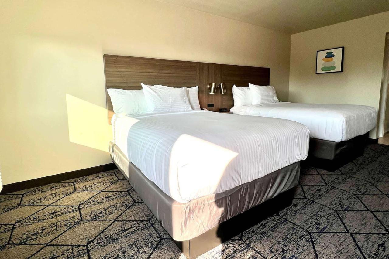 Ramada By Wyndham Modesto Yosemite Area Hotel Eksteriør billede