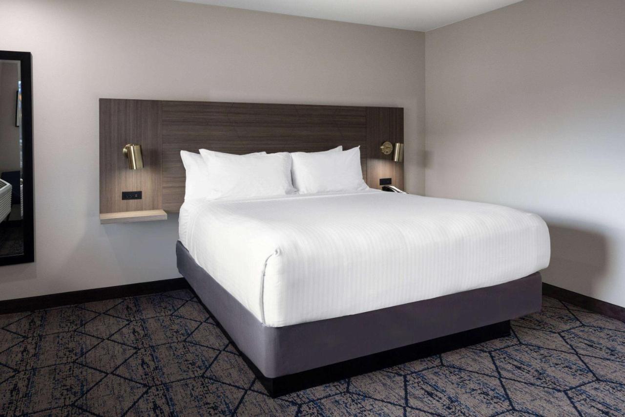 Ramada By Wyndham Modesto Yosemite Area Hotel Eksteriør billede