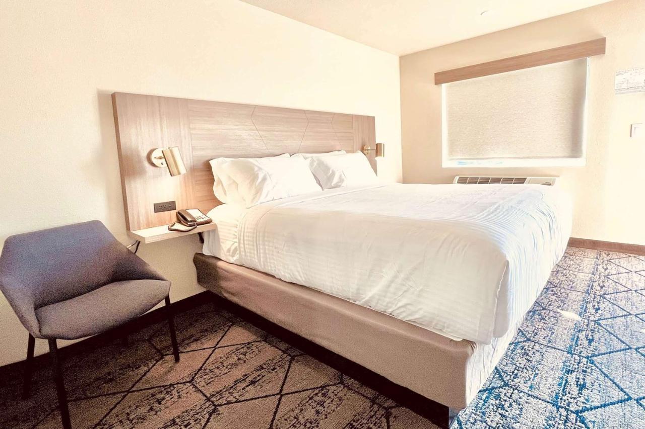 Ramada By Wyndham Modesto Yosemite Area Hotel Eksteriør billede