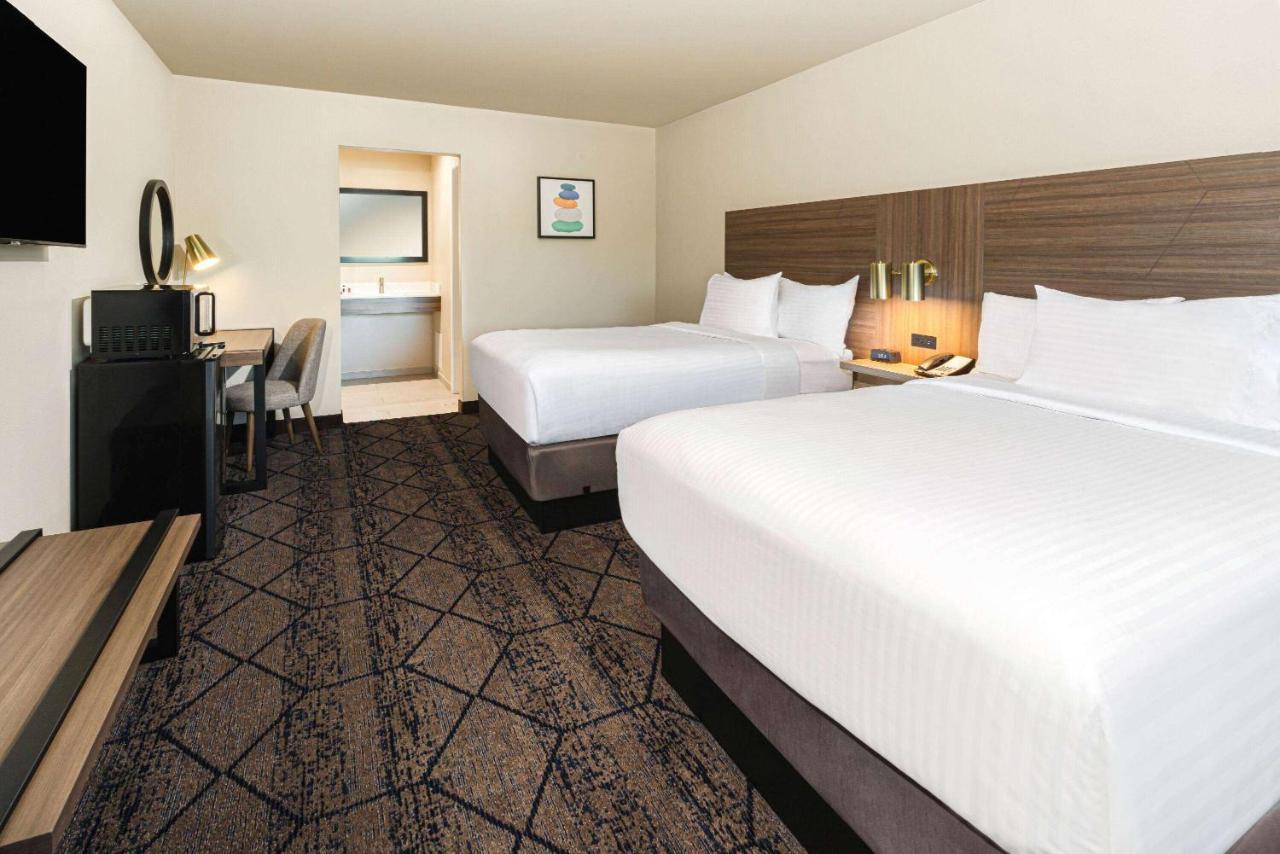 Ramada By Wyndham Modesto Yosemite Area Hotel Eksteriør billede