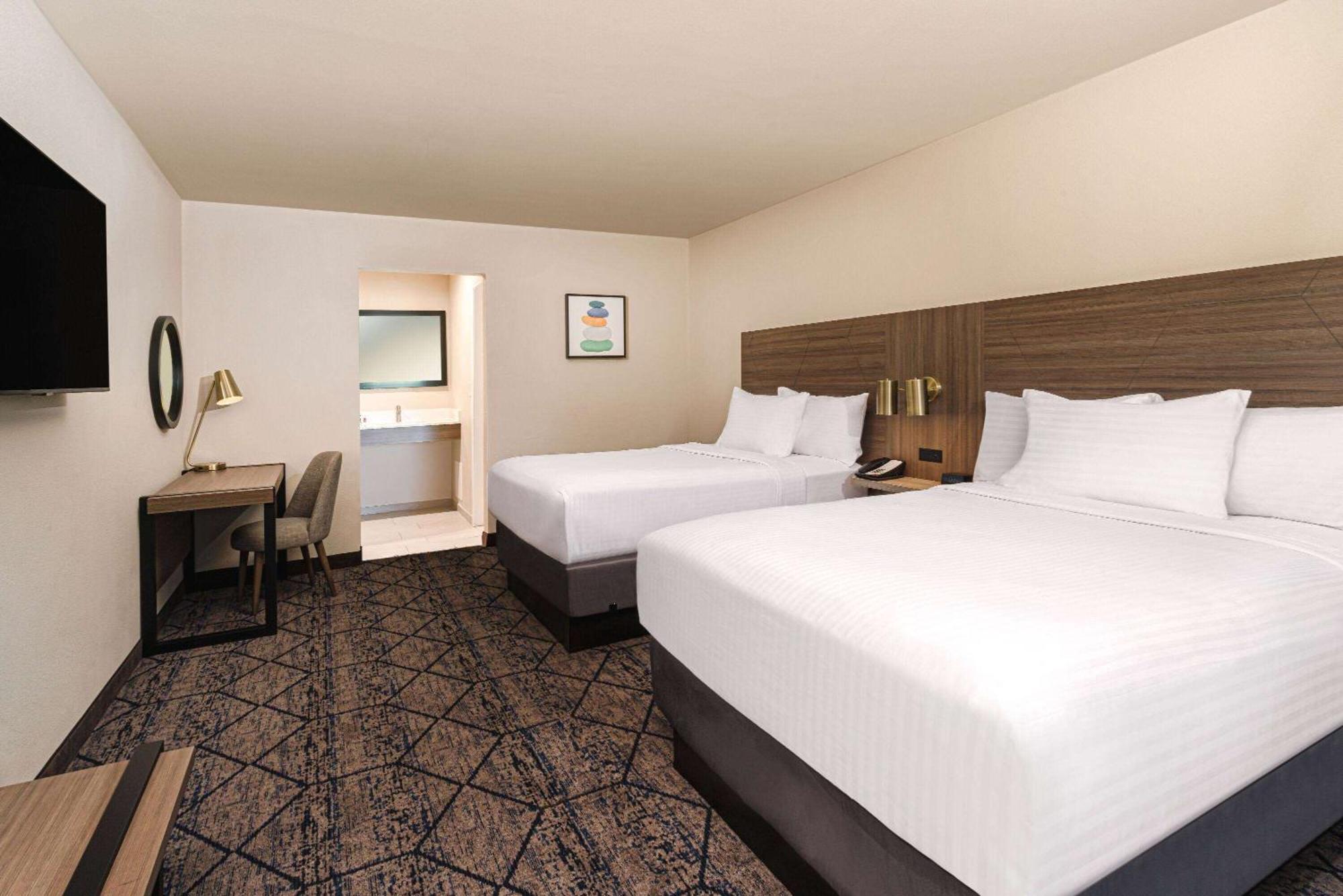 Ramada By Wyndham Modesto Yosemite Area Hotel Eksteriør billede