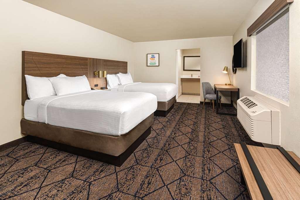 Ramada By Wyndham Modesto Yosemite Area Hotel Værelse billede