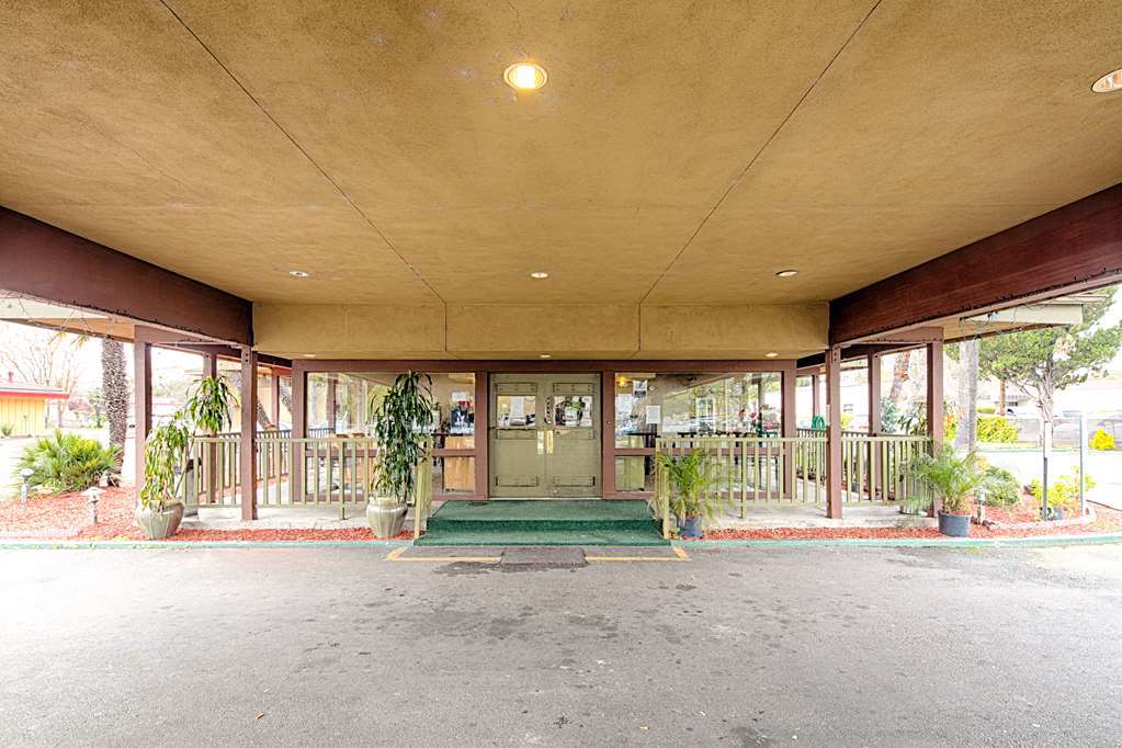 Ramada By Wyndham Modesto Yosemite Area Hotel Eksteriør billede