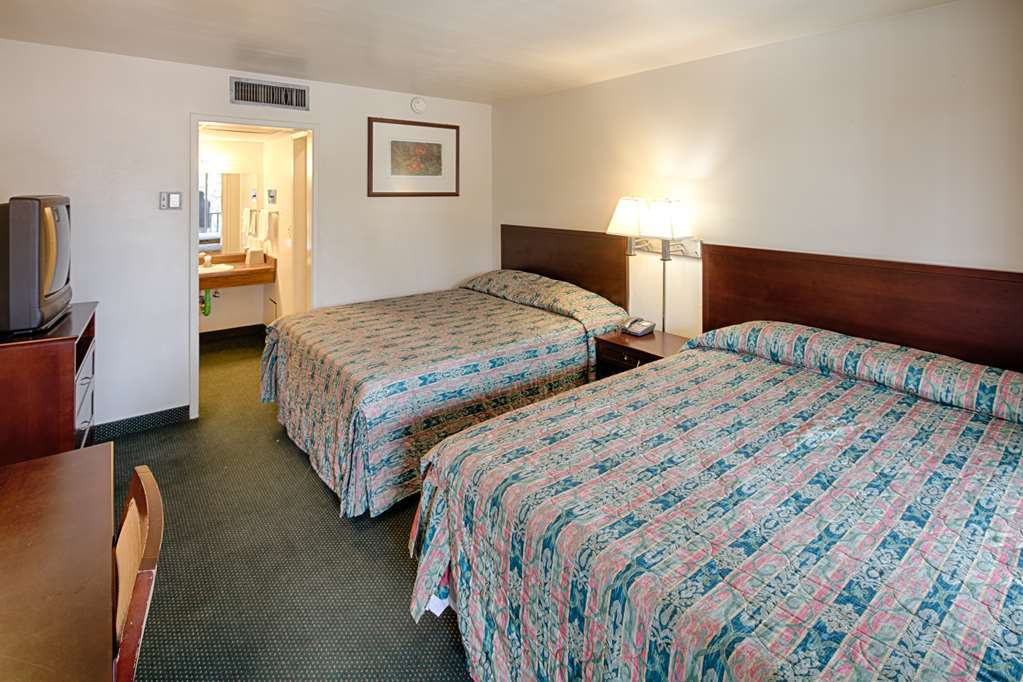 Ramada By Wyndham Modesto Yosemite Area Hotel Værelse billede