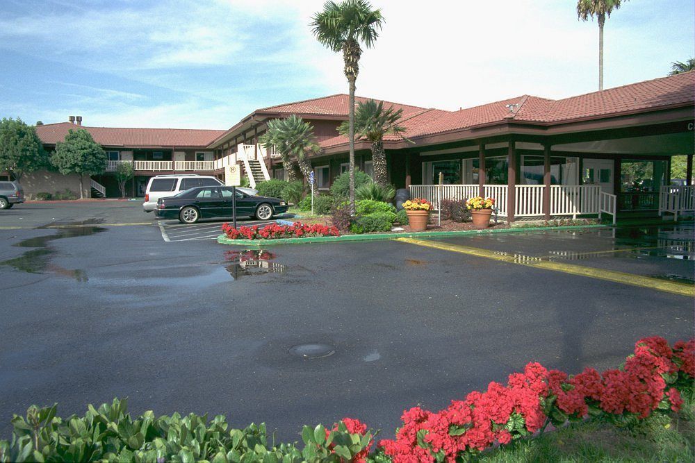 Ramada By Wyndham Modesto Yosemite Area Hotel Eksteriør billede