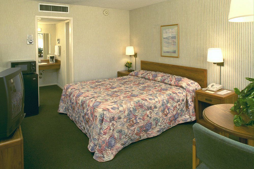 Ramada By Wyndham Modesto Yosemite Area Hotel Eksteriør billede