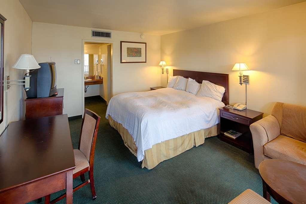 Ramada By Wyndham Modesto Yosemite Area Hotel Værelse billede