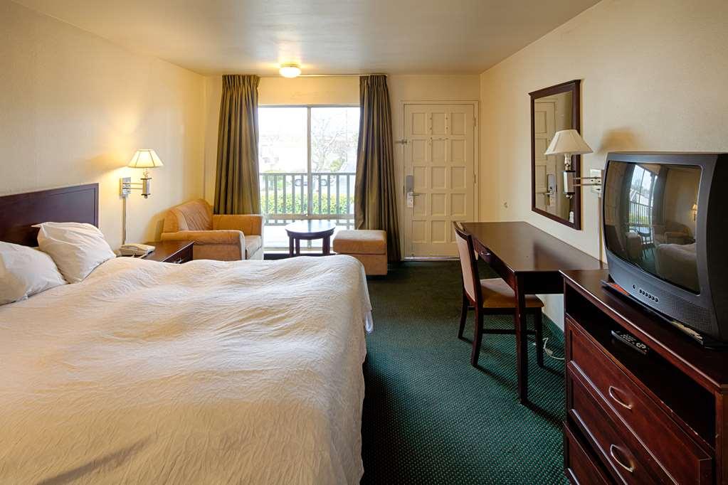 Ramada By Wyndham Modesto Yosemite Area Hotel Værelse billede