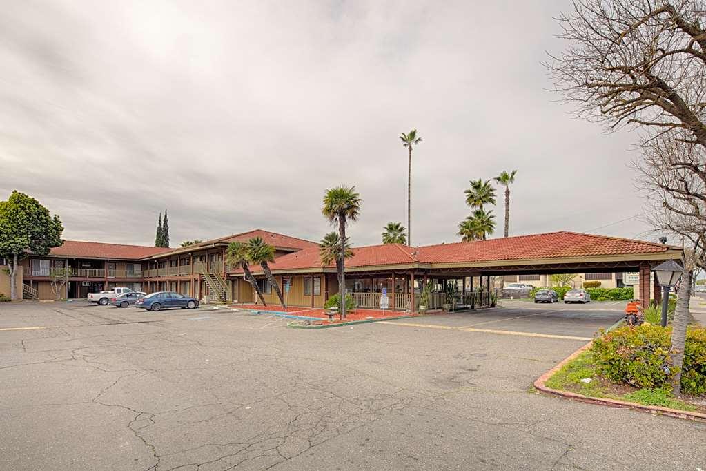 Ramada By Wyndham Modesto Yosemite Area Hotel Eksteriør billede